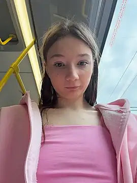 hiding-mila webcam