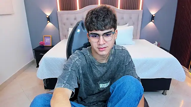 Tommy18__ webcam