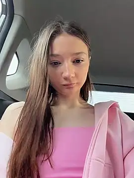 hiding-mila webcam