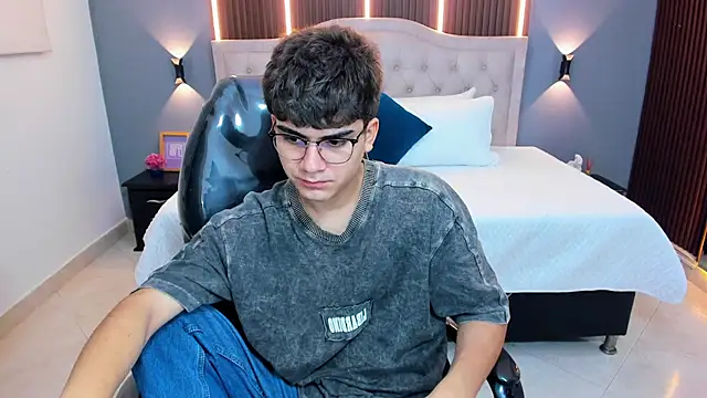 Tommy18__ webcam