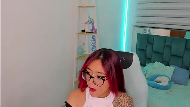 Sara_Red_X webcam
