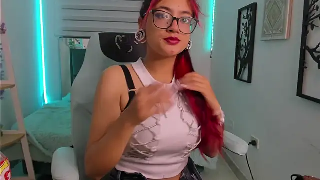 Sara_Red_X webcam
