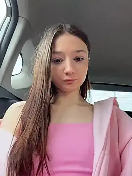 hiding-mila webcam