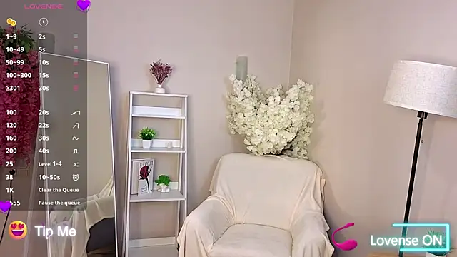 BlondeLina webcam
