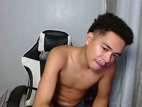 curlyasian_njxx
