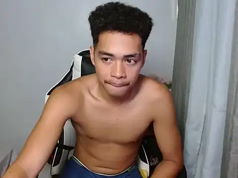 curlyasian_njxx webcam