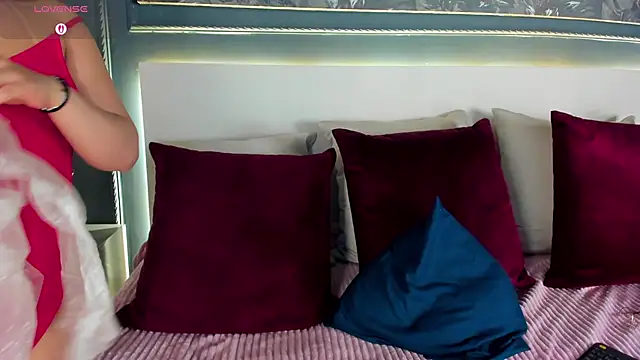 MiaKay1 webcam
