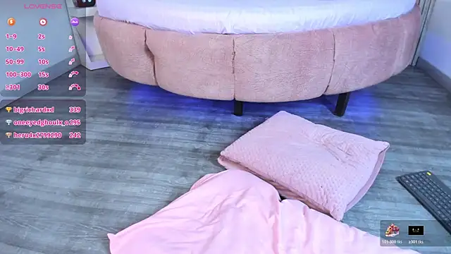 Saracooper__ webcam