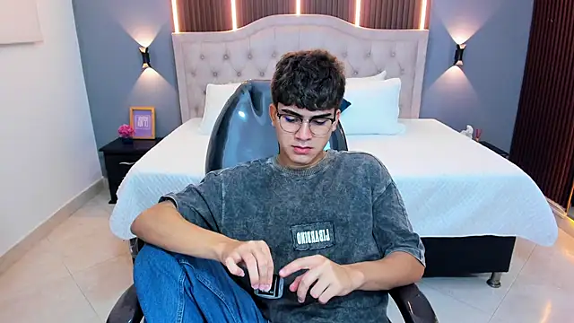 Tommy18__ webcam