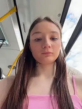 hiding-mila webcam