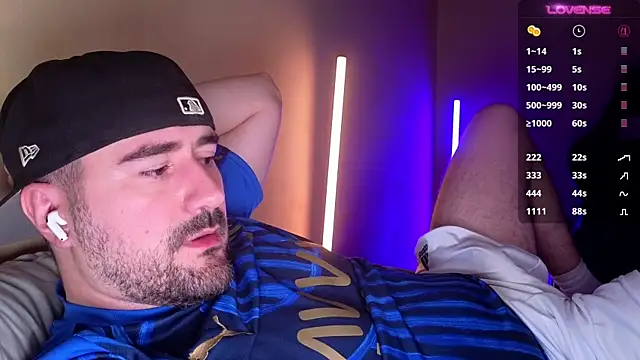 DominantTheo webcam