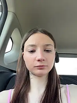 hiding-mila live sex cam