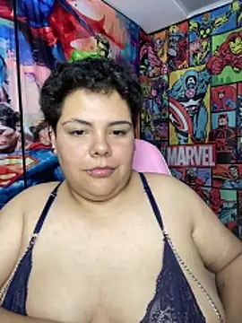 Hailey_Curvy webcam