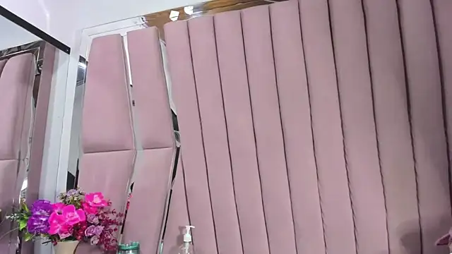 Sasha_Petitte webcam