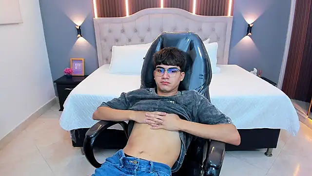 Tommy18__ webcam