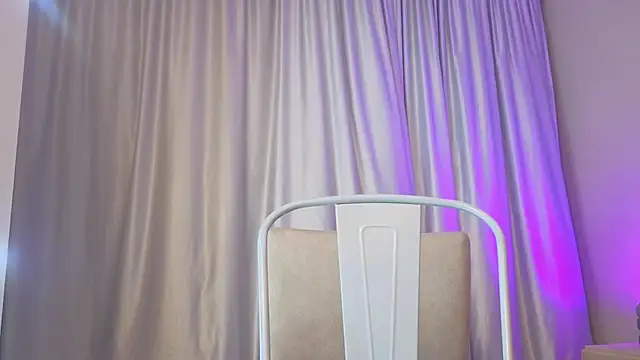 esmeralda_candy (F teen) - wet my pussy 💦👀