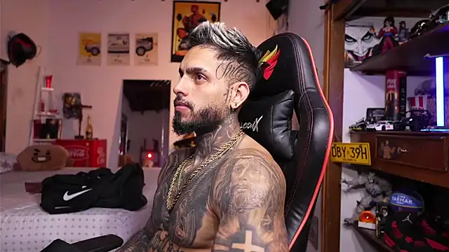 logan_hugh8 webcam