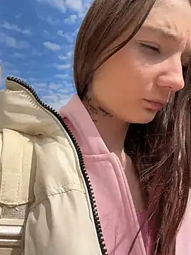hiding-mila live sex cam