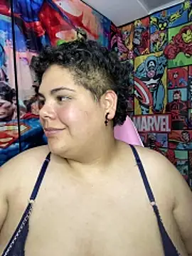 Hailey_Curvy webcam