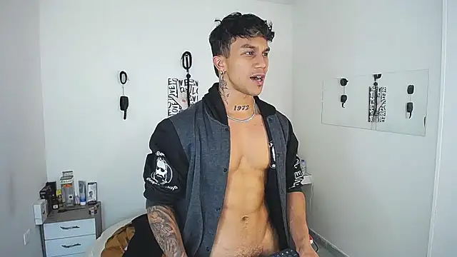 Leonard_Price live sex cam