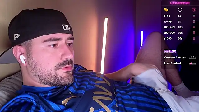 DominantTheo webcam