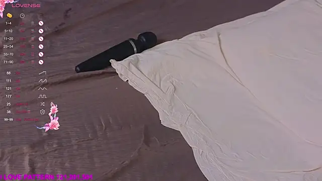Hollara_Bangg