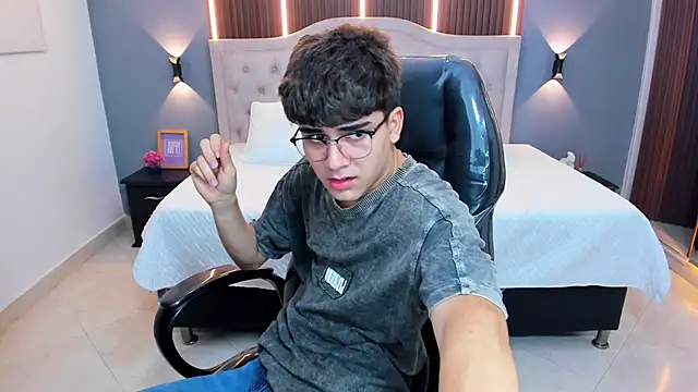 Tommy18__ webcam