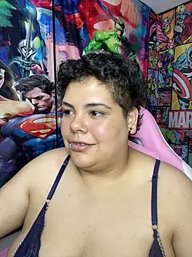 Hailey_Curvy webcam