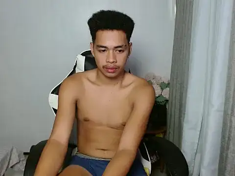 curlyasian_njxx