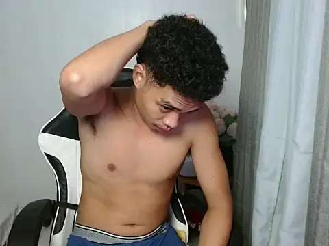 curlyasian_njxx webcam
