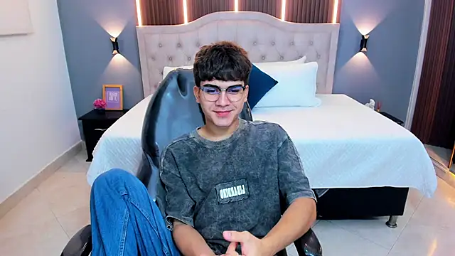 Tommy18__ webcam