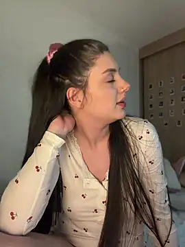 emilys__ - EmilyS__'s free webcam - UK Sex Cams