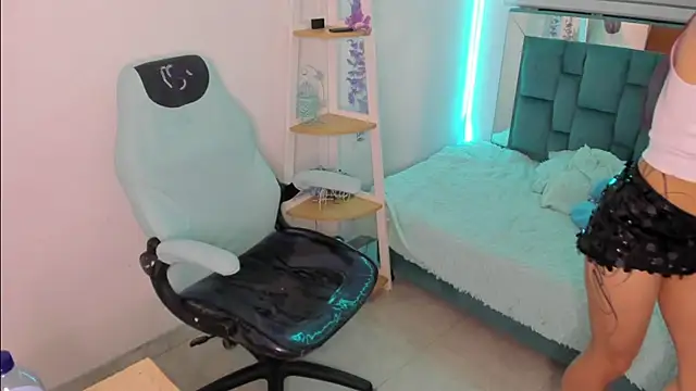 Sara_Red_X webcam
