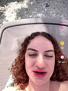 CurlyChloe webcam