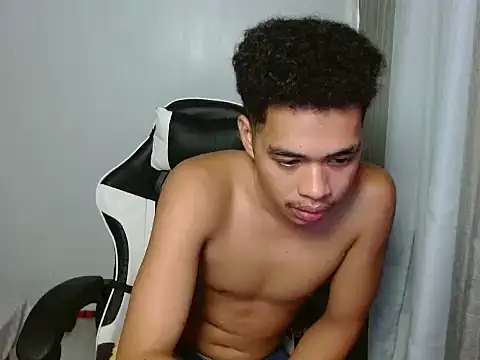 curlyasian_njxx webcam