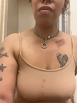 Desirae_Luciano webcam