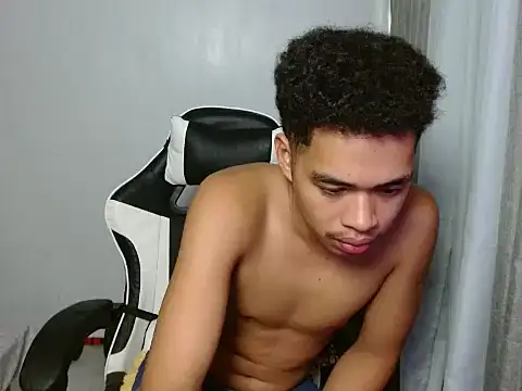 curlyasian_njxx webcam