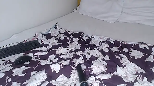 Bella_2025 webcam