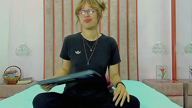 ValeryRougee webcam