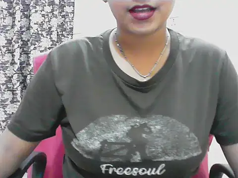 LovingPihu webcam