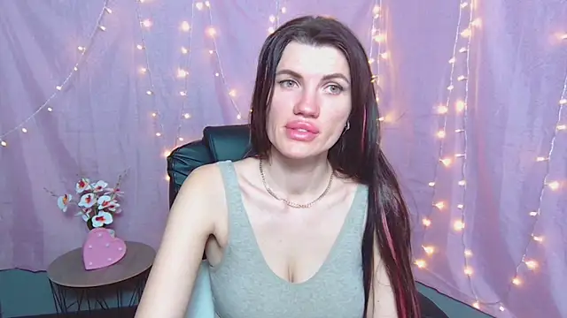 MilaLoona webcam
