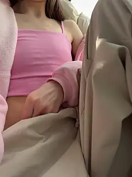 hiding-mila webcam