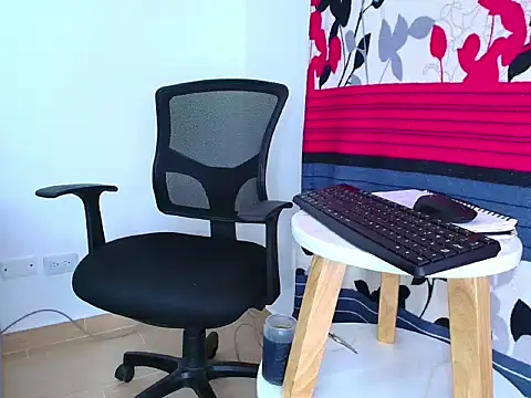 Laura_Cramz webcam