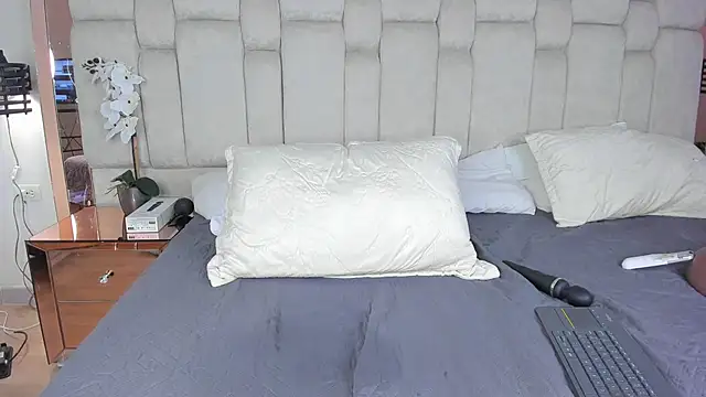 REINA_ADAHARA webcam