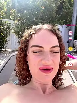 CurlyChloe webcam