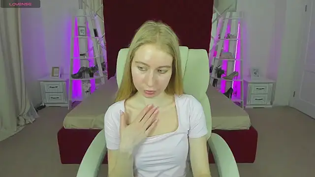 Alina_Blonde webcam