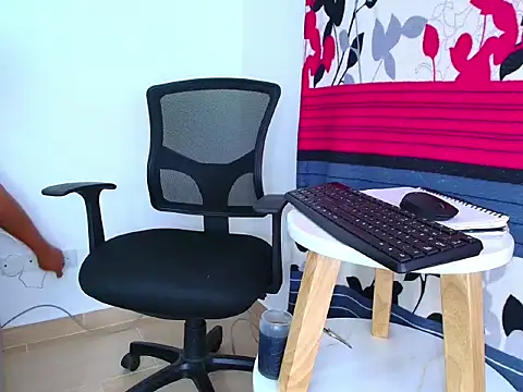 Laura_Cramz webcam