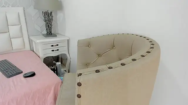naia_cox webcam