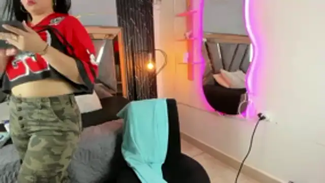 Miia_Deluxe webcam