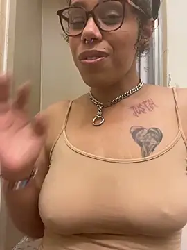Desirae_Luciano